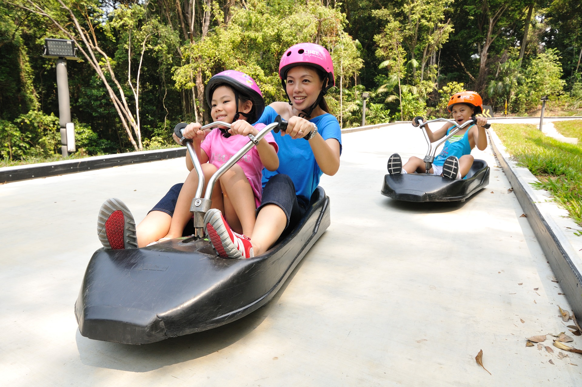 https://club.pnkids.sg/wp-content/uploads/2020/03/skyline-luge-sentosa-1.jpeg